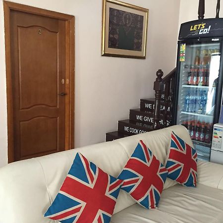 Almaty Backpackers Hostel Ngoại thất bức ảnh