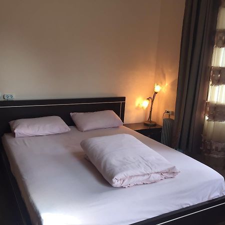 Almaty Backpackers Hostel Ngoại thất bức ảnh