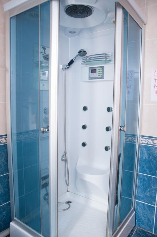 Almaty Backpackers Hostel Ngoại thất bức ảnh