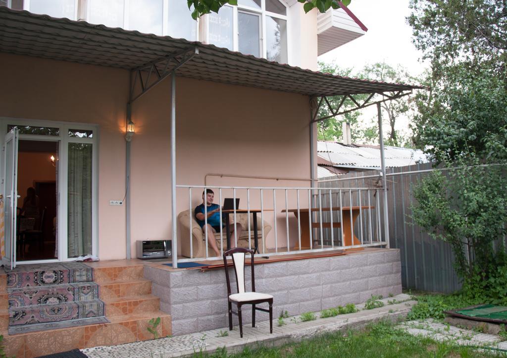 Almaty Backpackers Hostel Ngoại thất bức ảnh