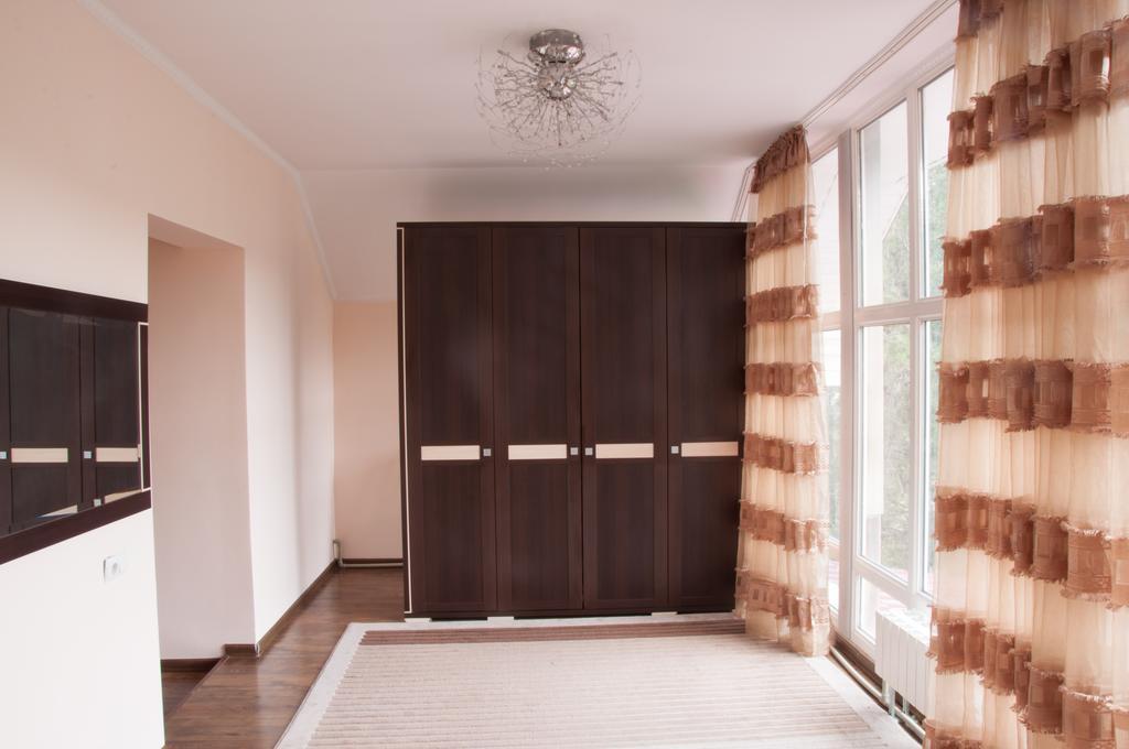 Almaty Backpackers Hostel Ngoại thất bức ảnh