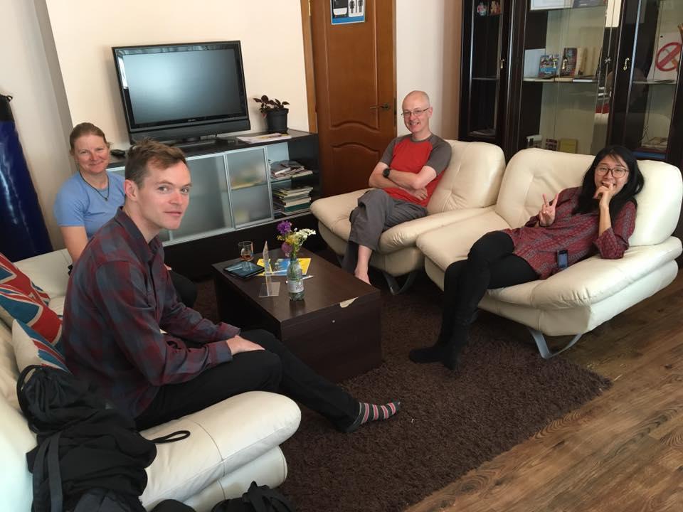 Almaty Backpackers Hostel Ngoại thất bức ảnh