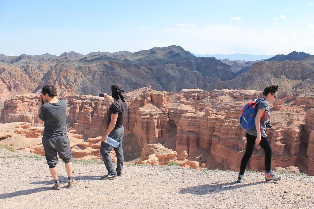 Almaty Backpackers Hostel Ngoại thất bức ảnh