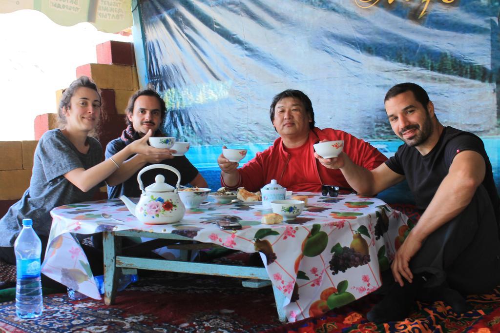 Almaty Backpackers Hostel Ngoại thất bức ảnh