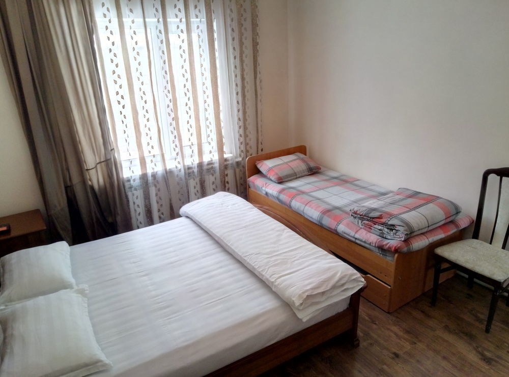 Almaty Backpackers Hostel Ngoại thất bức ảnh