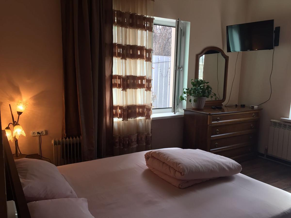 Almaty Backpackers Hostel Ngoại thất bức ảnh