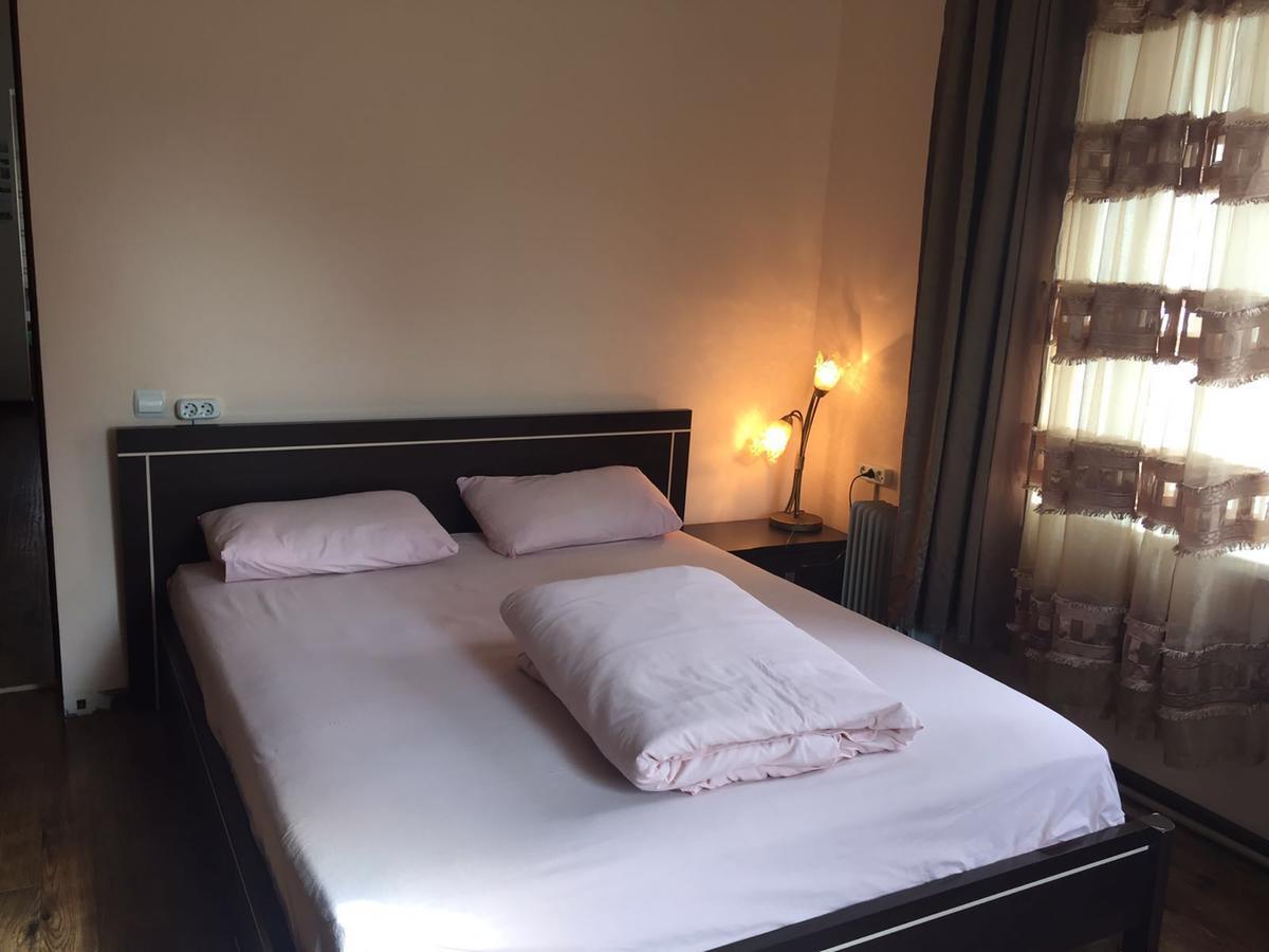 Almaty Backpackers Hostel Ngoại thất bức ảnh