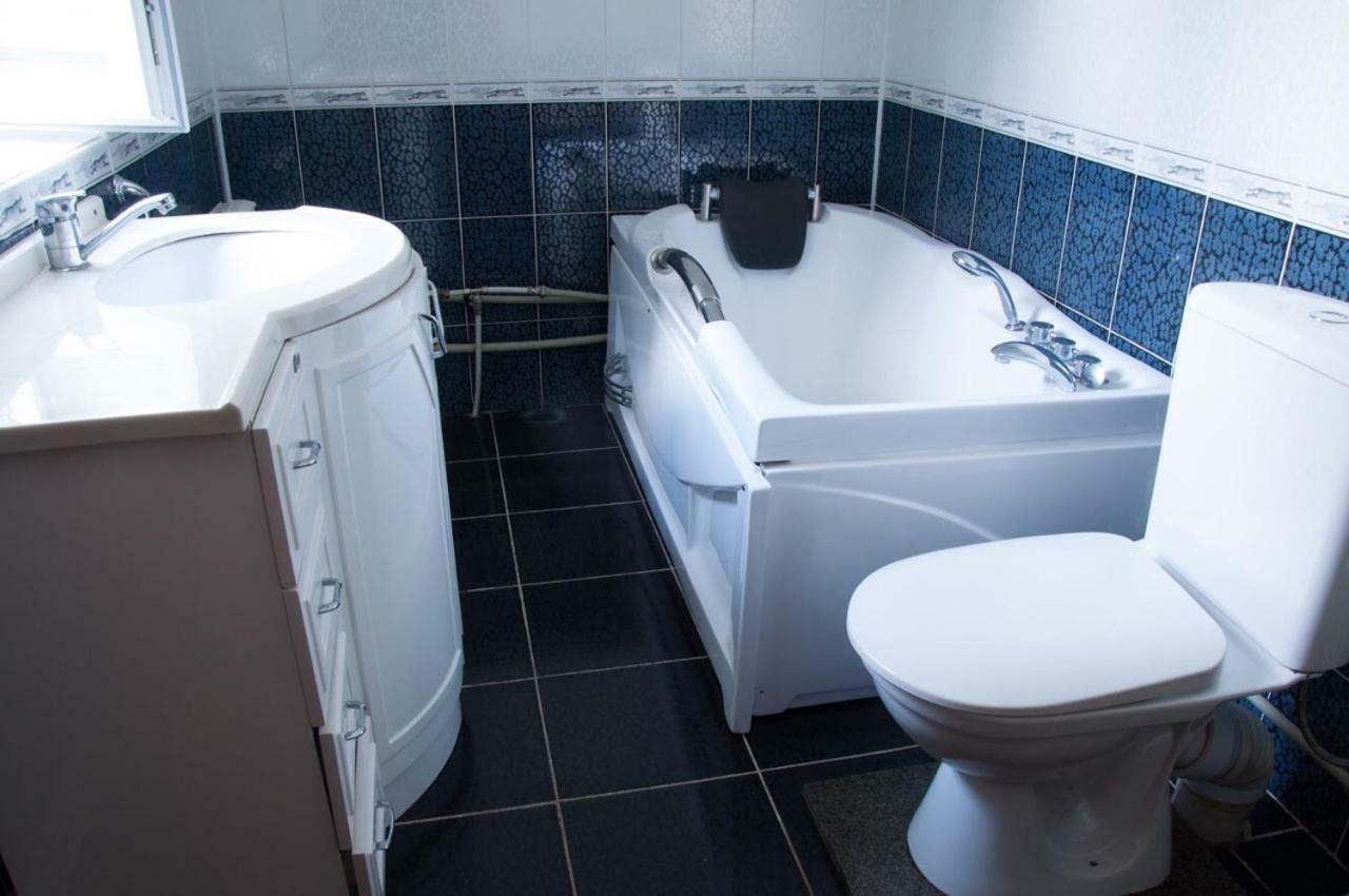 Almaty Backpackers Hostel Ngoại thất bức ảnh